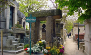 O túmulo de Allan Kardec é o mais visitado no Père Lachaise