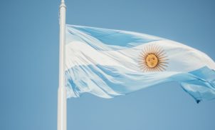 Como é bom ter presidente: Inflação na Argentina ultrapassa 55% em doze meses