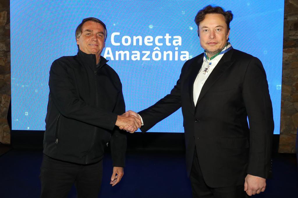 Elon Musk se reúne com Bolsonaro para trazer internet a áreas remotas