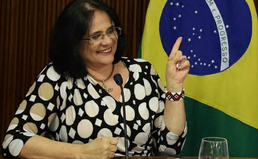 Ex-ministra Damares Alves comemora queda de 41% no número de assassinatos de crianças e adolescentes
