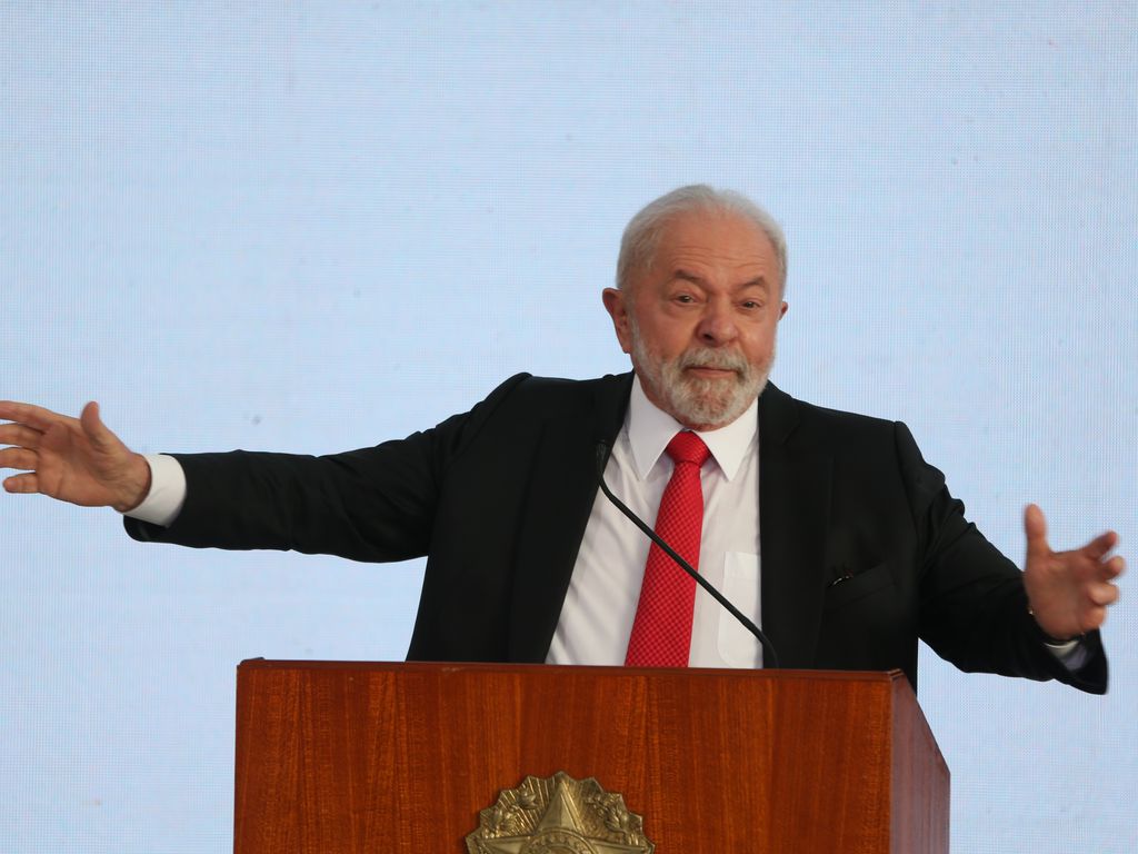 Quanto tempo Lula ficou preso na carceragem da Polícia Federal?